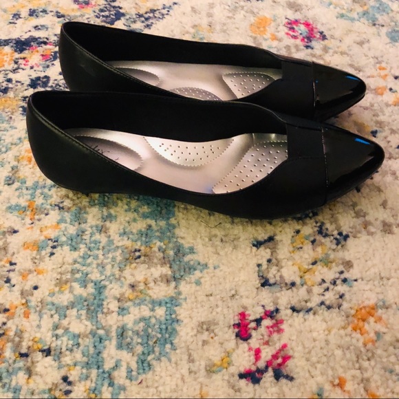 Pointed Cap Toe Dexflex Flats 7.5 - Picture 3 of 5